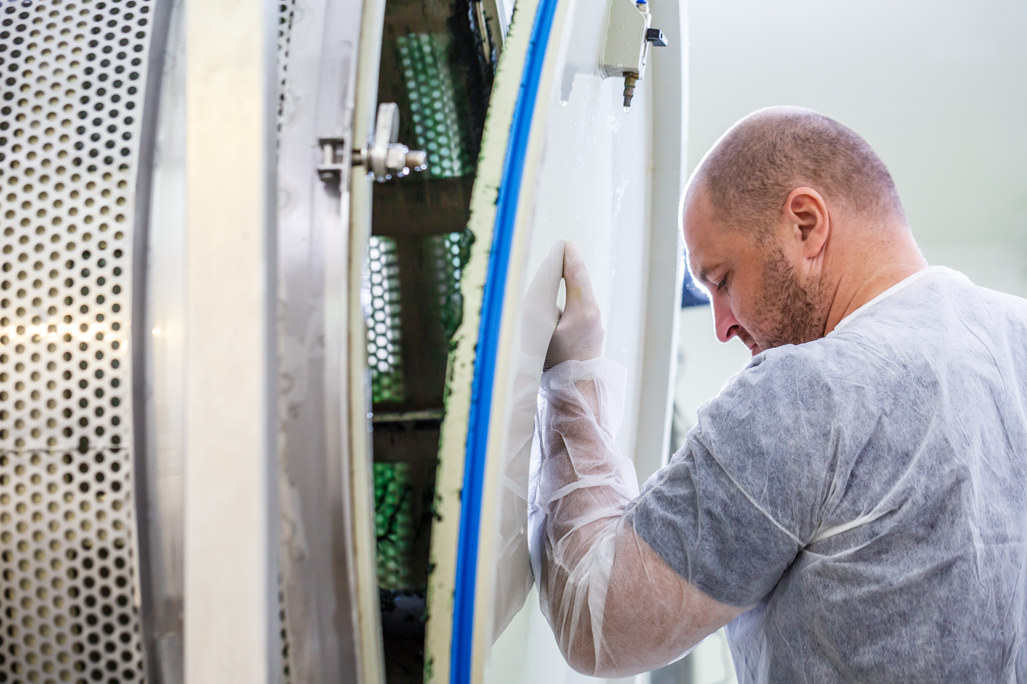 Harvesting spirulina - SimpliiGood